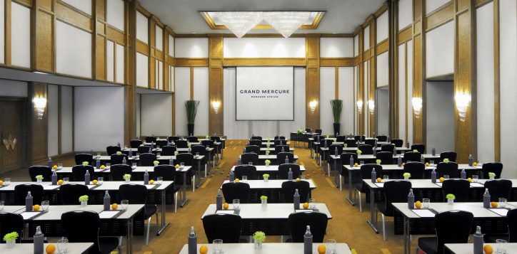 grand-mercure-bangkok-atrium_bussarakam_ballroom_classroom-2-2-2