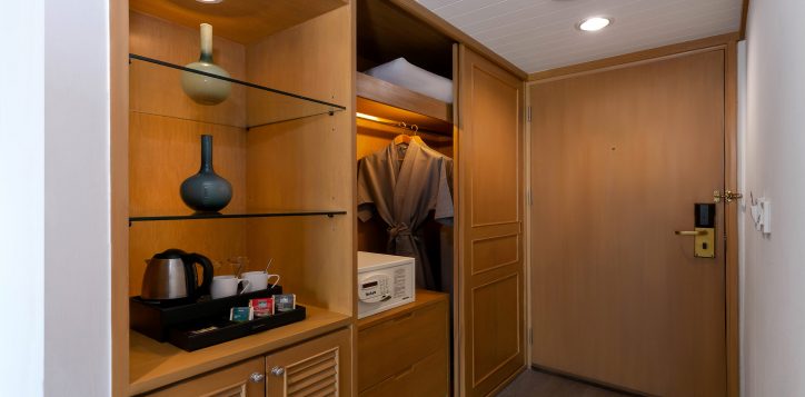 21corner-room-2