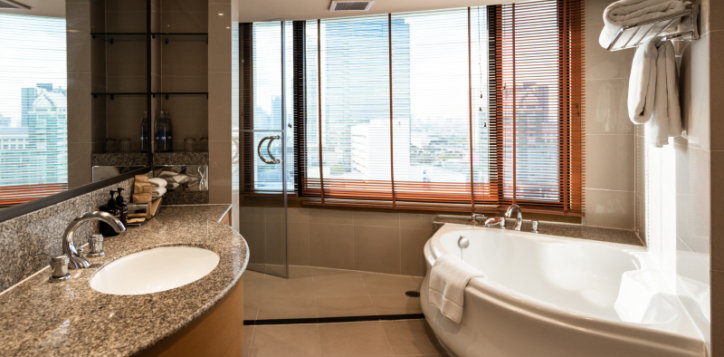 grand-mercure-bangkok-atrium-bathroom-2