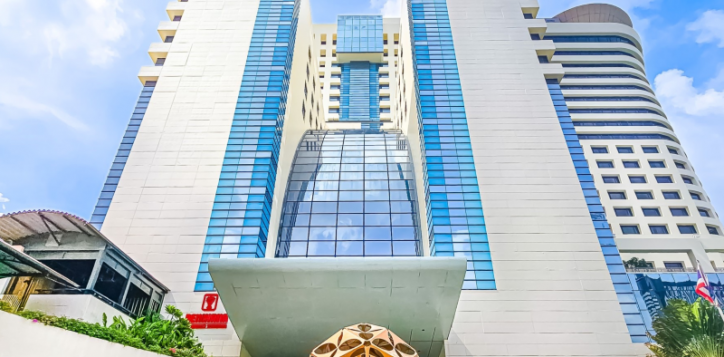 grand-mercure-bangkok-atrium-exterior-2