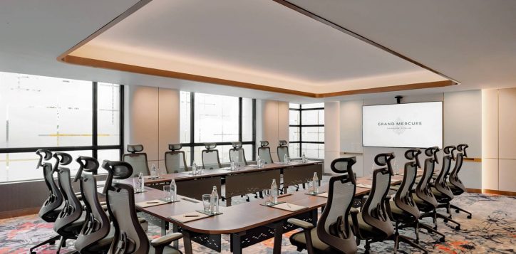 team-building-in-a-luxury-hotel-setting-2