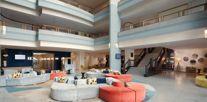 experience-5-star-hotel-stay-in-the-heart-of-bangkok-01-2